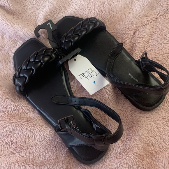 Sandals - Picture 2 of 4